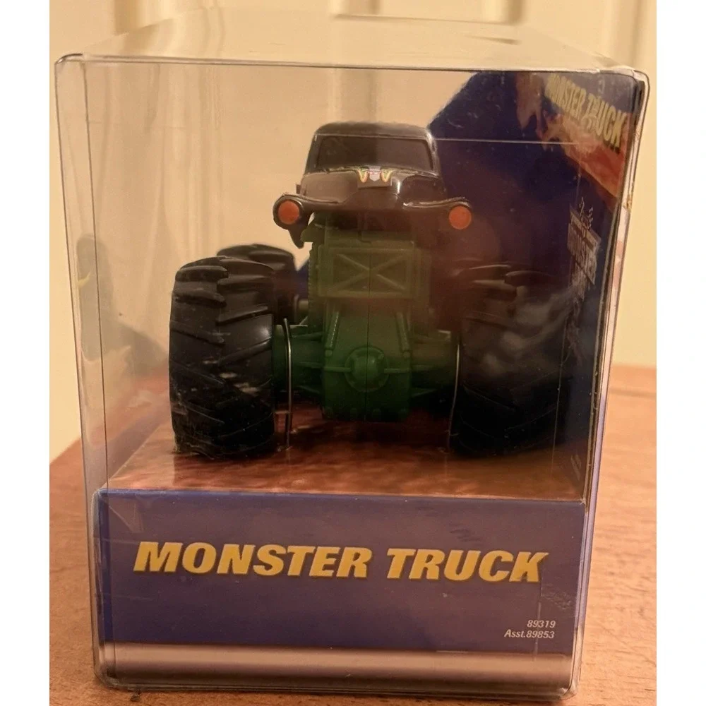 Hot Wheels Monster Jam Truck Gravedigger Rev N Go 1/43 Mattel New In Box‎ 2000